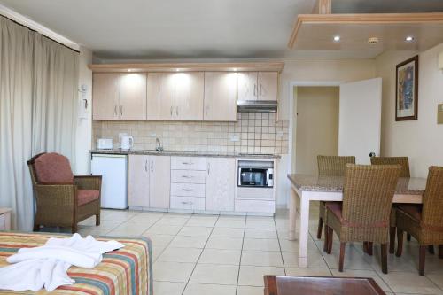 кухня, Senator Hotel Apartments in Агия Напа