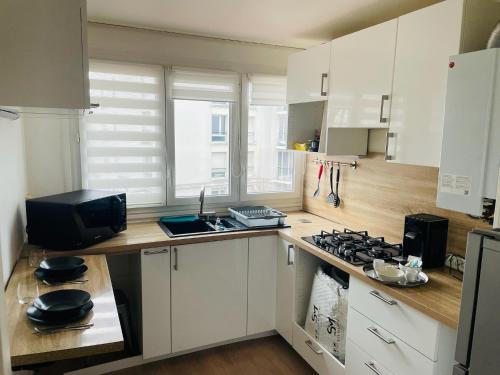 Appartement spacieux avec vue sur la Tour Eiffel in Безон