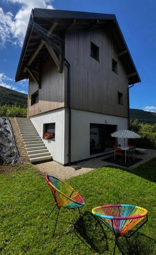 Maison au pied des falaises in Jougne