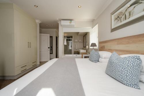 2 bedrooms, 5 beds