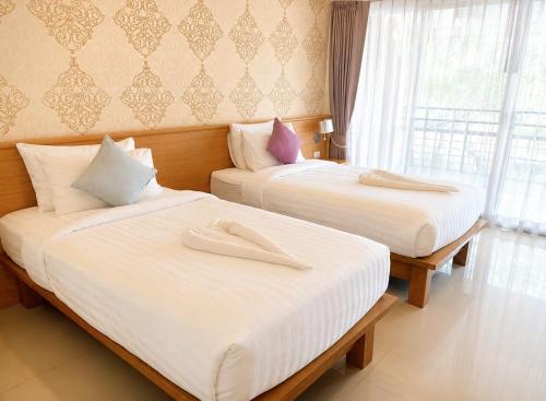 2 twin beds