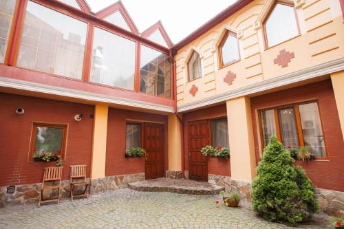 Avenue Hotel in Chernivtsi