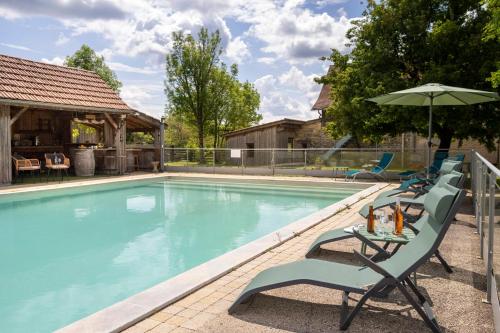 Two-Villa Estate with Pool & Valley Views gîte à louer Saint-Clair-de-Marque