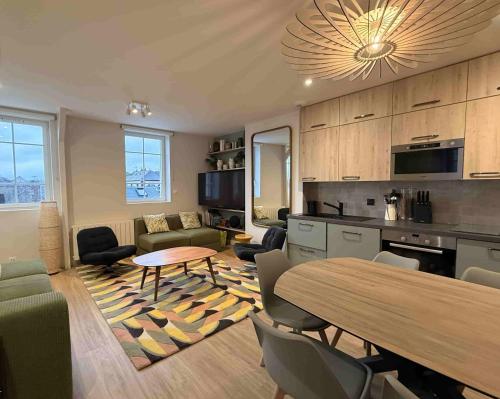 Beau duplex lumineux en plein centre-ville