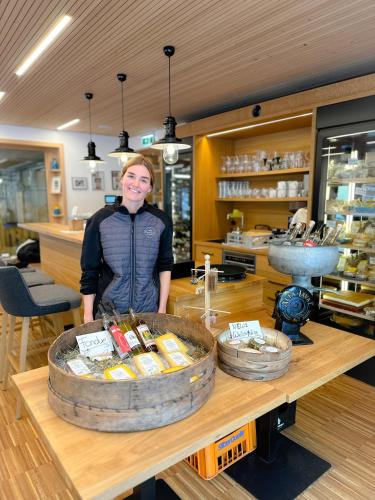Veikali, Quality Hosts Arlberg - ALPtyrol "die Sennerei" in Sanktantonamārlberga