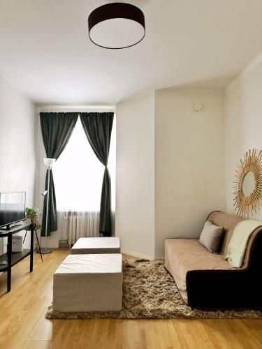 1BR Demure Design Urban Living Space
