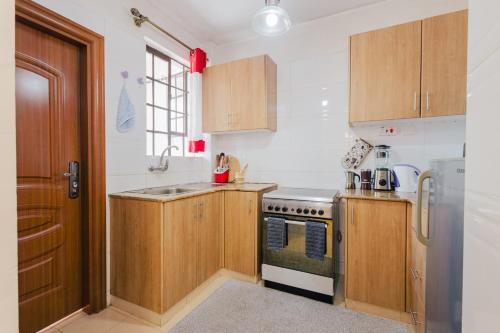 Chic City Apt with attached Private Bath 5km toUN in รูอากา