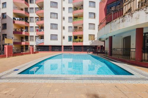 สระว่ายน้ำ, Chic City Apt with attached Private Bath 5km toUN in รูอากา