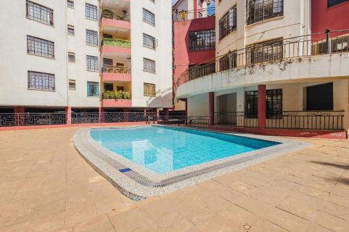 สระว่ายน้ำ, Chic City Apt with attached Private Bath 5km toUN in รูอากา