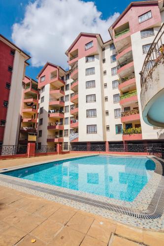 สระว่ายน้ำ, Chic City Apt with attached Private Bath 5km toUN in รูอากา