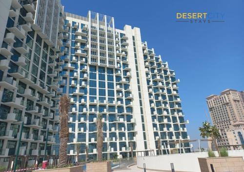 Luxury 1BR in Al Jaddaf Near Dubai Creek & Downtown Hosted by Desert City Stays