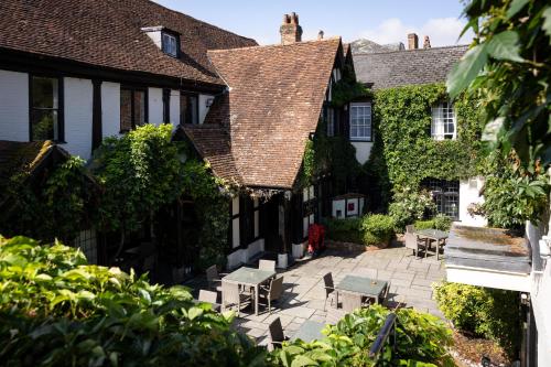 Exterior view, Red Lion Hotel in Salisbury
