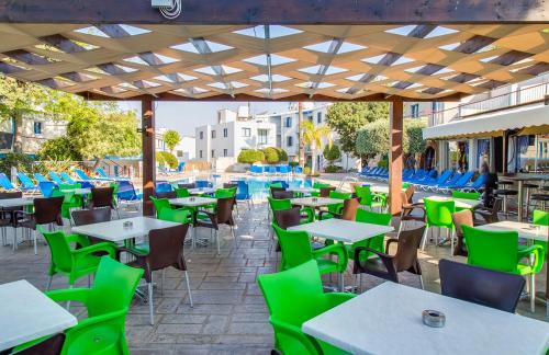 Green Bungalows Hotel Apartments in איה נאפה