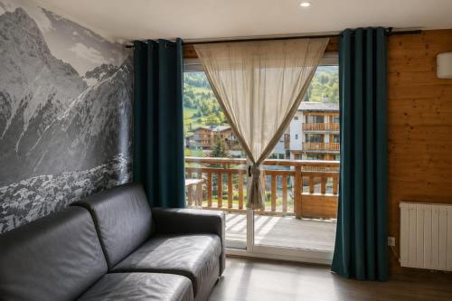 Studio with mountain view balcony