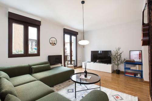 Spacious Apartment Near Casco Viejo in 이바이온도