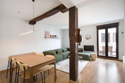 Spacious Apartment Near Casco Viejo in 이바이온도