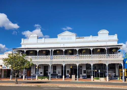 Exterior view of Hotel Cecil Wondai