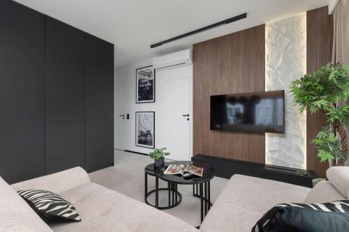 Luxury Apartment with Air Conditioning & Parking on the 25th Floor City Centre by Renters Prestige - image 3