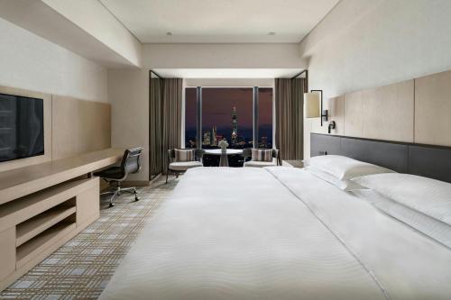 Double room, privilege, lounge access