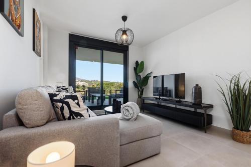 006 Modern 3 Bed Calanova Golf Apartment