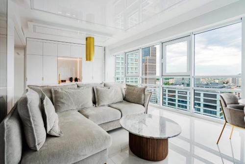 J&K Platinum Towers Room Type - VIP Apartment with hot tub and 98 inch TV on 17th floor