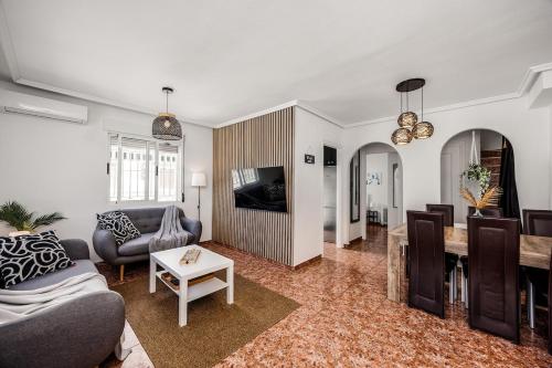 Sunny 3-Bedroom House with Pool and Rooftop Terrace