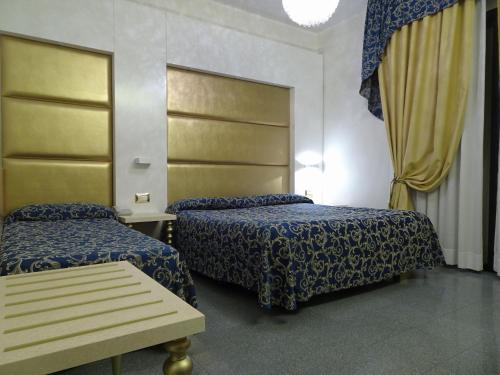 Hotel Ambassador - image 2