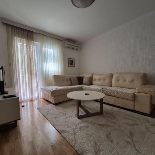 Bright & Spacious Apartment Budva