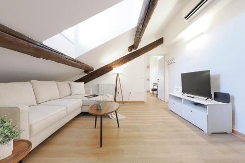 Contempora - Charming Mansarda - Porta Venezia & Buenos Aires