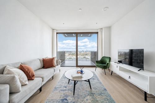 Luxury 2BR next to US Embassy with River Views, London
