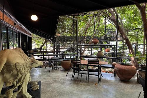 ห้องอาหาร, Silp-Pa Phra Nakorn Si Ayutthaya in ประตูชัย