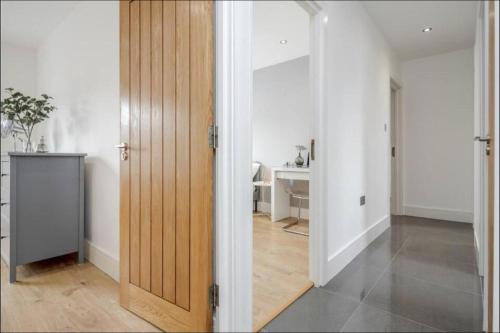 Apt in Westfield - Stay 7 - Near O2 and Excel - image 6