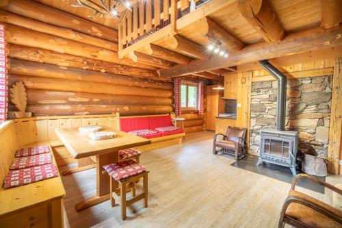 Chalet en rondins, proche des pistes, 8p