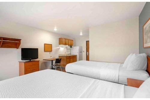 Motel 6 Suites Cincinnati Sharonville OH - image 3