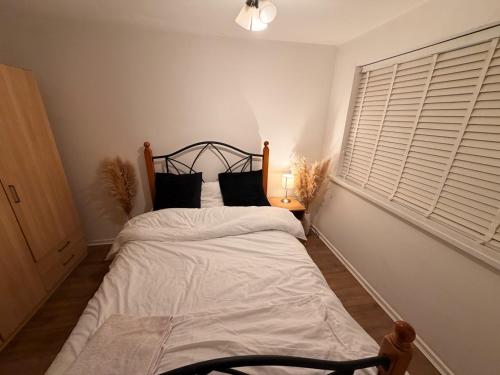 Bungalow Sleeps 3 with Parking and Garden – khách sạn tại Trung tâm Manchester
