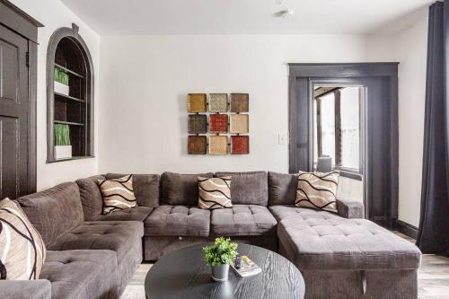 Modern City Luxury Home with Ample Parking in Charming Philly! in Philadelphia, USA