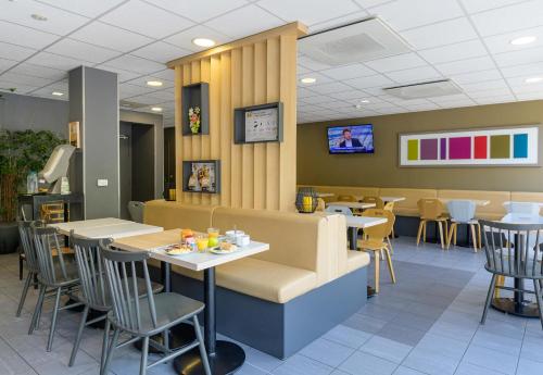 Restaurant, B&B HOTEL Marne-la-Vallée Torcy Gare 3 étoiles in Torcy