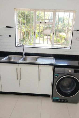 Supple Lodge - 300 Meters from Manda Hill Mall in Lusaka
