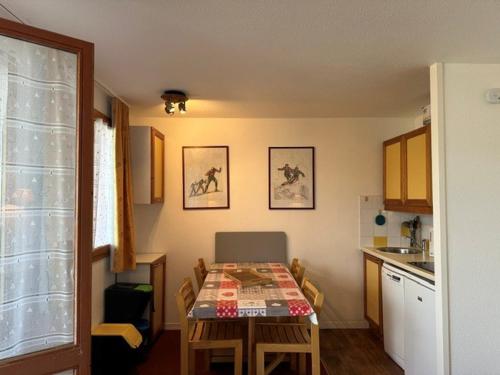 Studio fonctionnel proche pistes avec terrasse et animaux admis in Bellentre