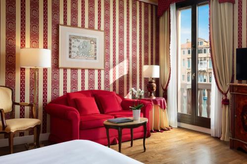 Suite, exclusive, grand, junior, canal view