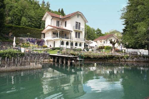 Les Nénuphars magnifique villa au bord du canal (Les Nenuphars magnifique villa au bord du canal) in Saint-Alban-de-Montbel