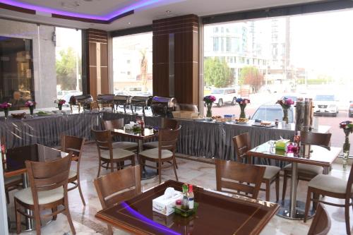 餐廳, 拉古納套房飯店 (Laguna Hotel Suites) in 科威特