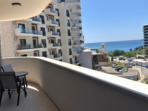 Luxury 2BR Sea View & Garage & Twin Towers Becici