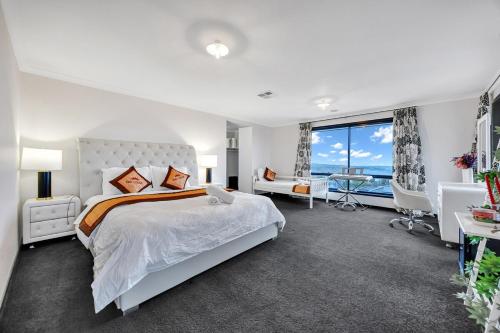 Emu Lodge Spacious 6BR Hilltop Retreat in Sunbury