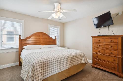 Dream Catcher - Nags Head MP 12 Oceanfront Elevator Pool Hot Tub Pets OK YR Flex - image 3
