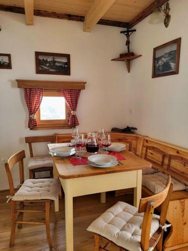 Oddih v Srčni hiški (Oddih v Srcni hiski) in Golobinjek