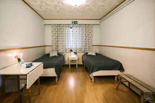 2 twin beds