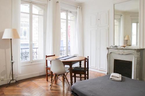 Bright stay in the heart of Paris for 4 people - image 12