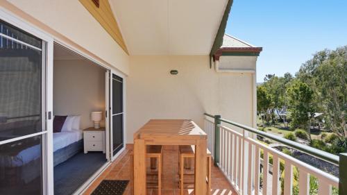 Erkély/terasz, Tinaroo Lodge Lakeview Escape with Pool Access in Tinaroo