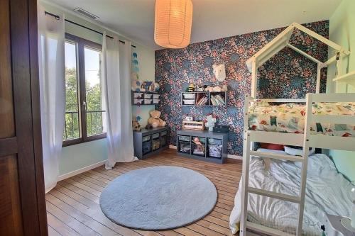 House with pool-Avignon, Spirou and Wave Island in Entraigues-sur-la-Sorgue